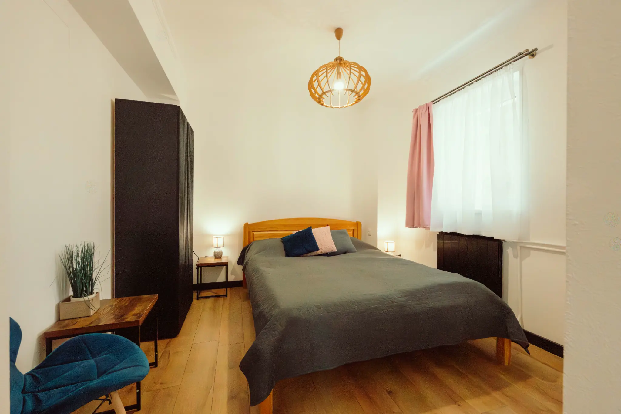 Caesar Vendégház négyfős apartman Siófok – két hálószoba, két fürdőszoba, erkély