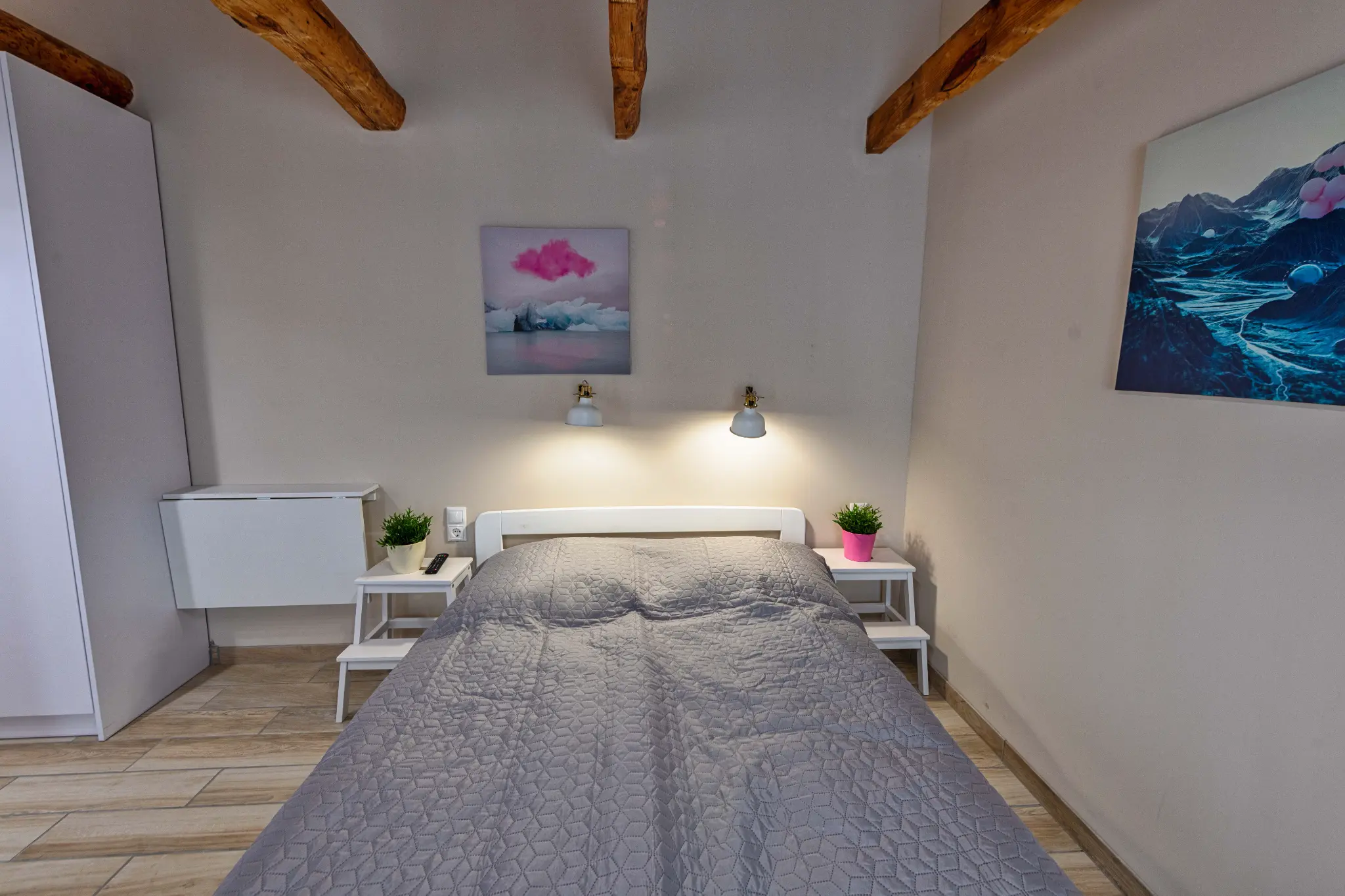 Caesar Vendégház design apartman Siófok – látszó gerendkák, kertkapcsolat, Balaton közelében