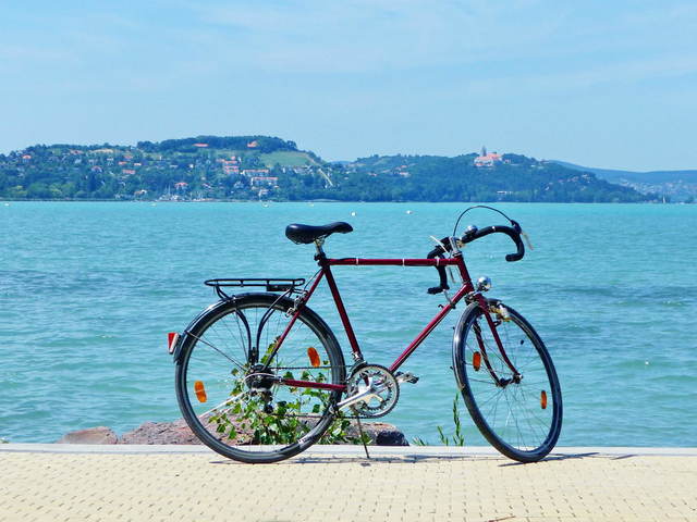 Balatoni kerékpártúra Siófokról – bicikli a Balaton-parton